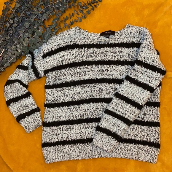 Forever 21 Sweaters - 5/$25🌟F21 Fuzzy Striped Sweater